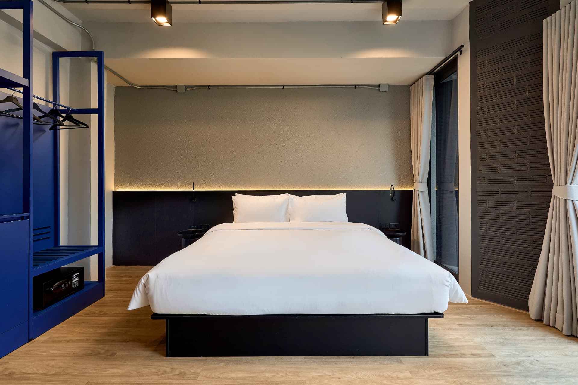 Superior Double room with bed, wardrobe and architectural details